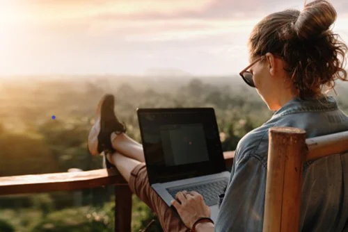 woman-on-laptop